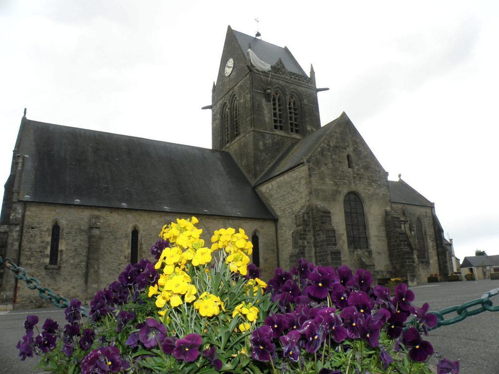 Chambres D'Hotes De L'Eglise Sainte-Mere-Eglise Bagian luar foto